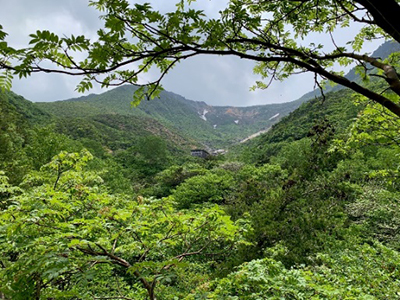 安達太良山を望む