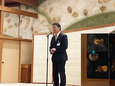 祝辞をする村井知事