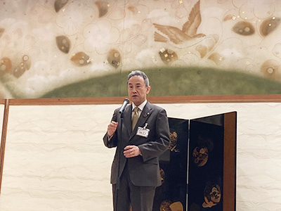 年頭挨拶する小林代表幹事