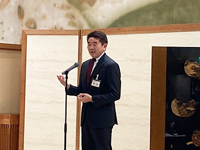 乾杯する西井代表幹事