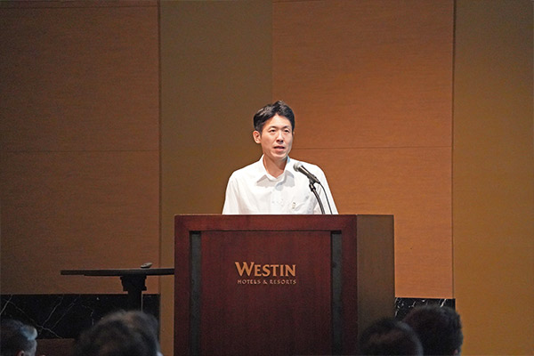 岡本敏明 氏